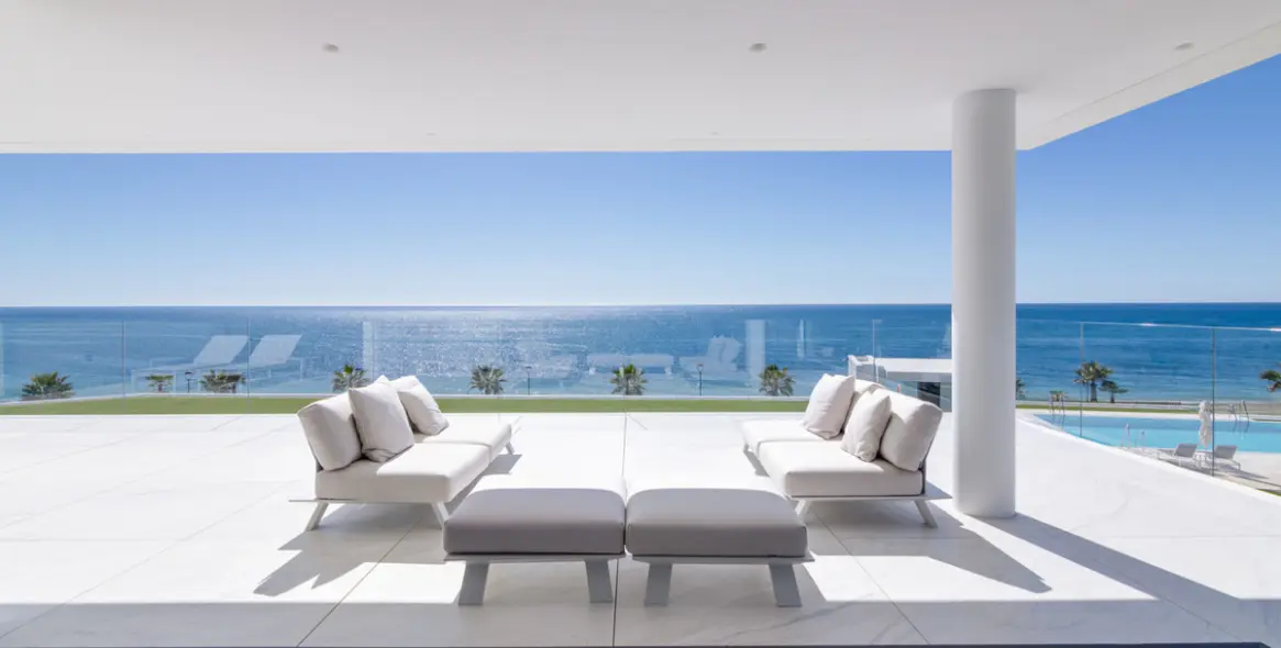 Short-term rent of middle floor apartment in Estepona 3