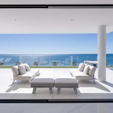 Short-term rent of middle floor apartment in Estepona