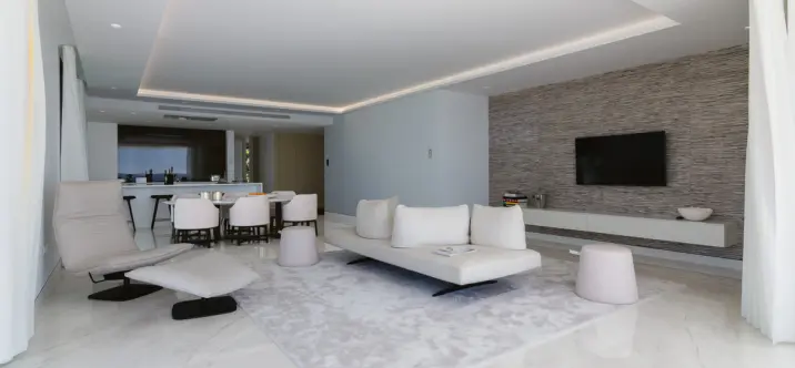 Short-term rent of middle floor apartment in Estepona 3