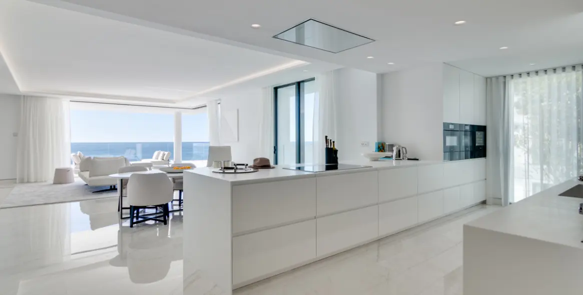 Short-term rent of middle floor apartment in Estepona 5