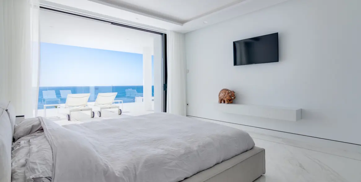 Short-term rent of middle floor apartment in Estepona 6