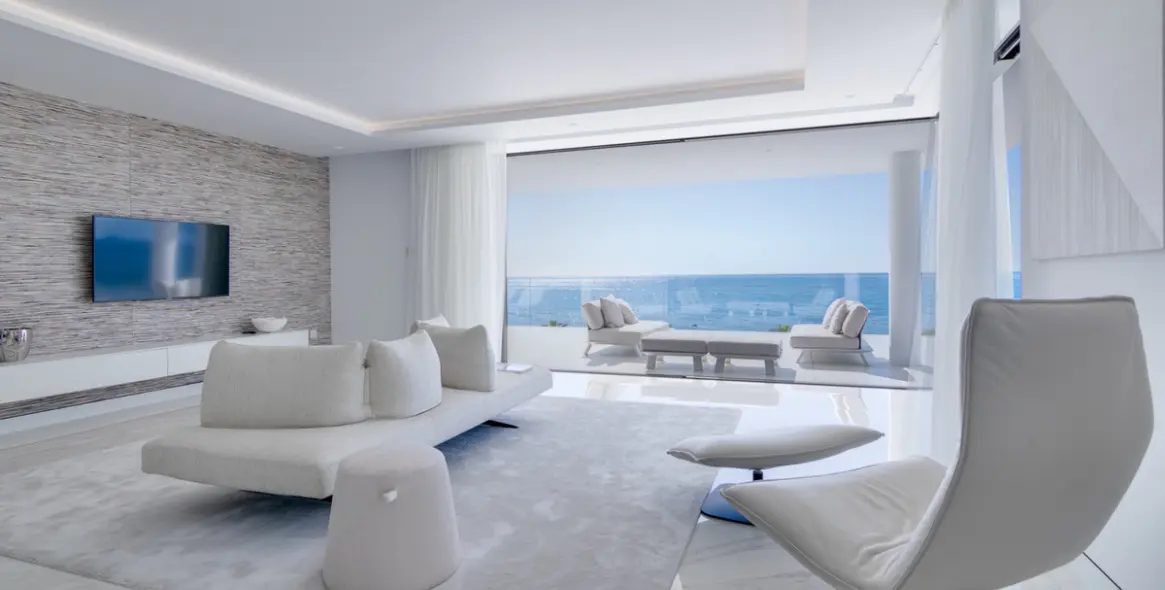 Short-term rent of middle floor apartment in Estepona 10