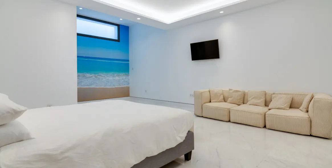 Short-term rent of middle floor apartment in Estepona 17