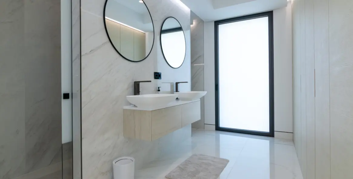 Short-term rent of middle floor apartment in Estepona 24