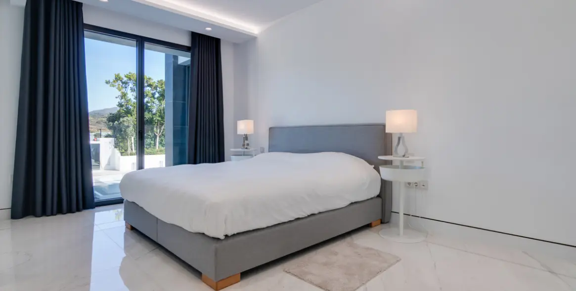 Short-term rent of middle floor apartment in Estepona 25