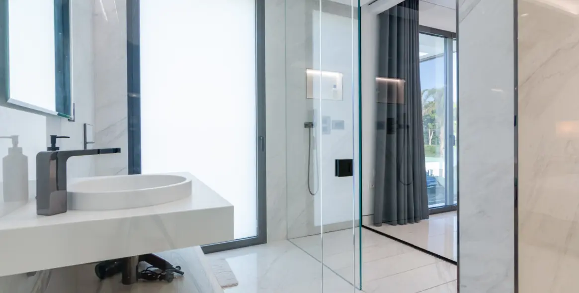 Short-term rent of middle floor apartment in Estepona 26