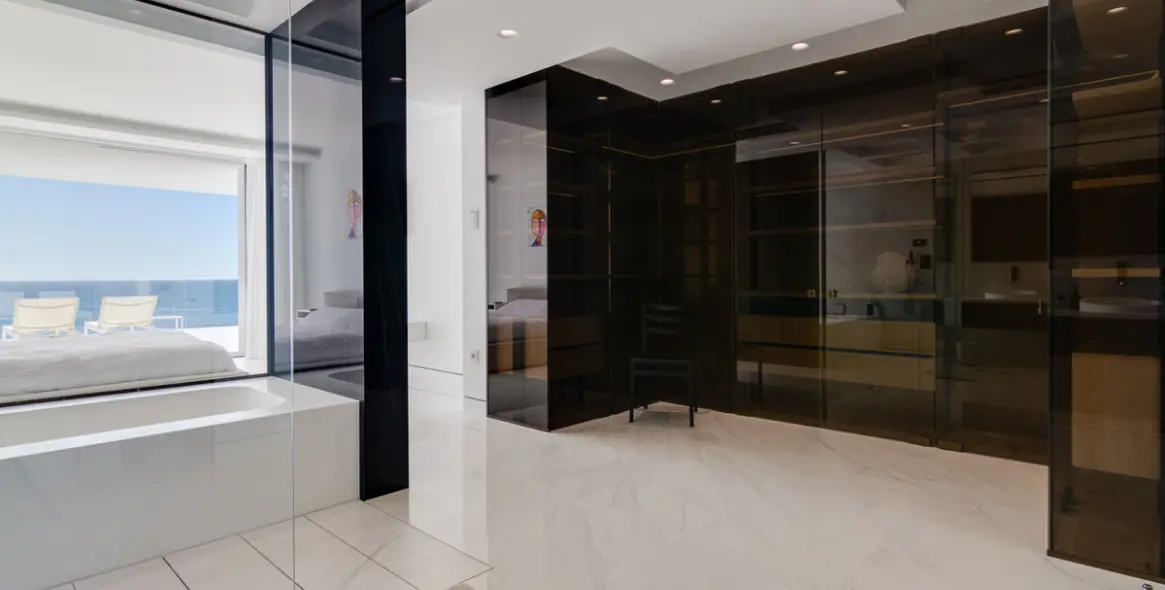 Short-term rent of middle floor apartment in Estepona 30