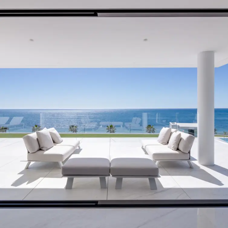 Alquiler a corto plazo de apartamento en planta media en Estepona