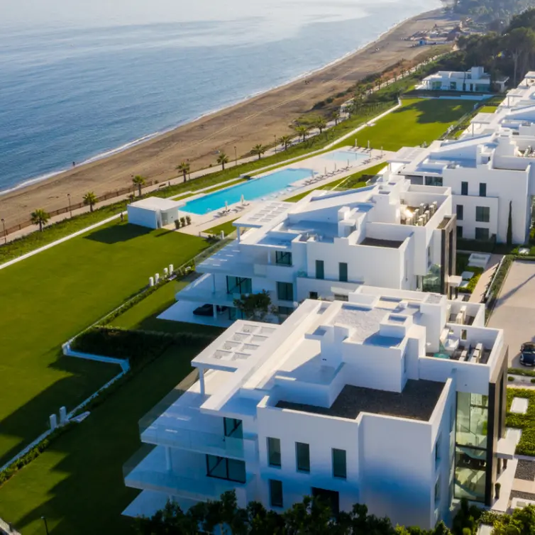 Краткосрочная аренда апартаментов на среднем этаже в Estepona