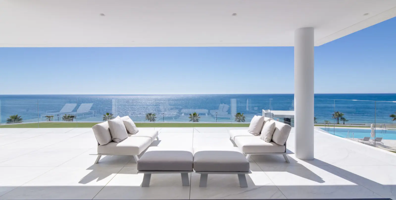 Short-term rent of middle floor apartment in Estepona 3
