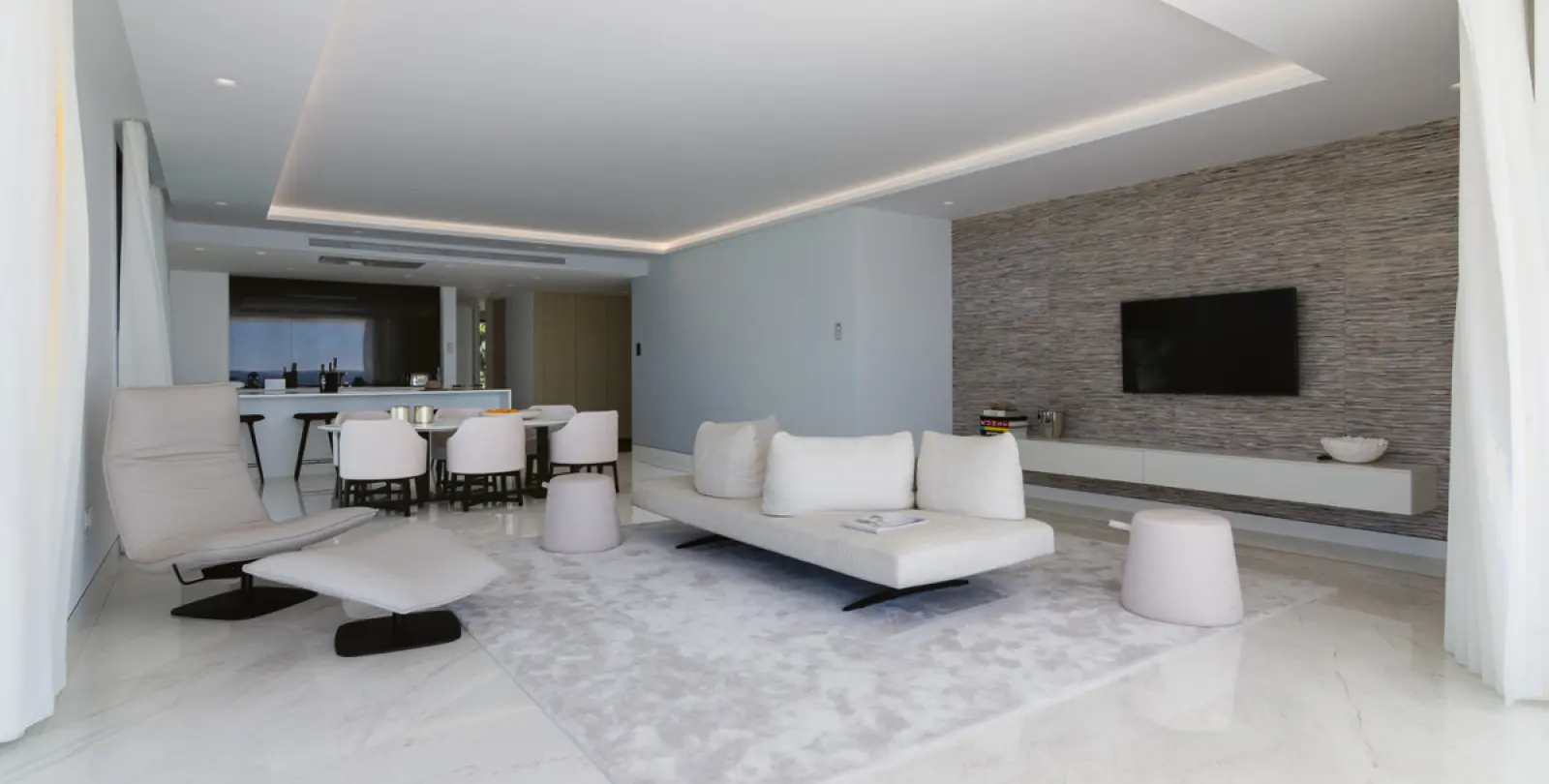 Short-term rent of middle floor apartment in Estepona 4