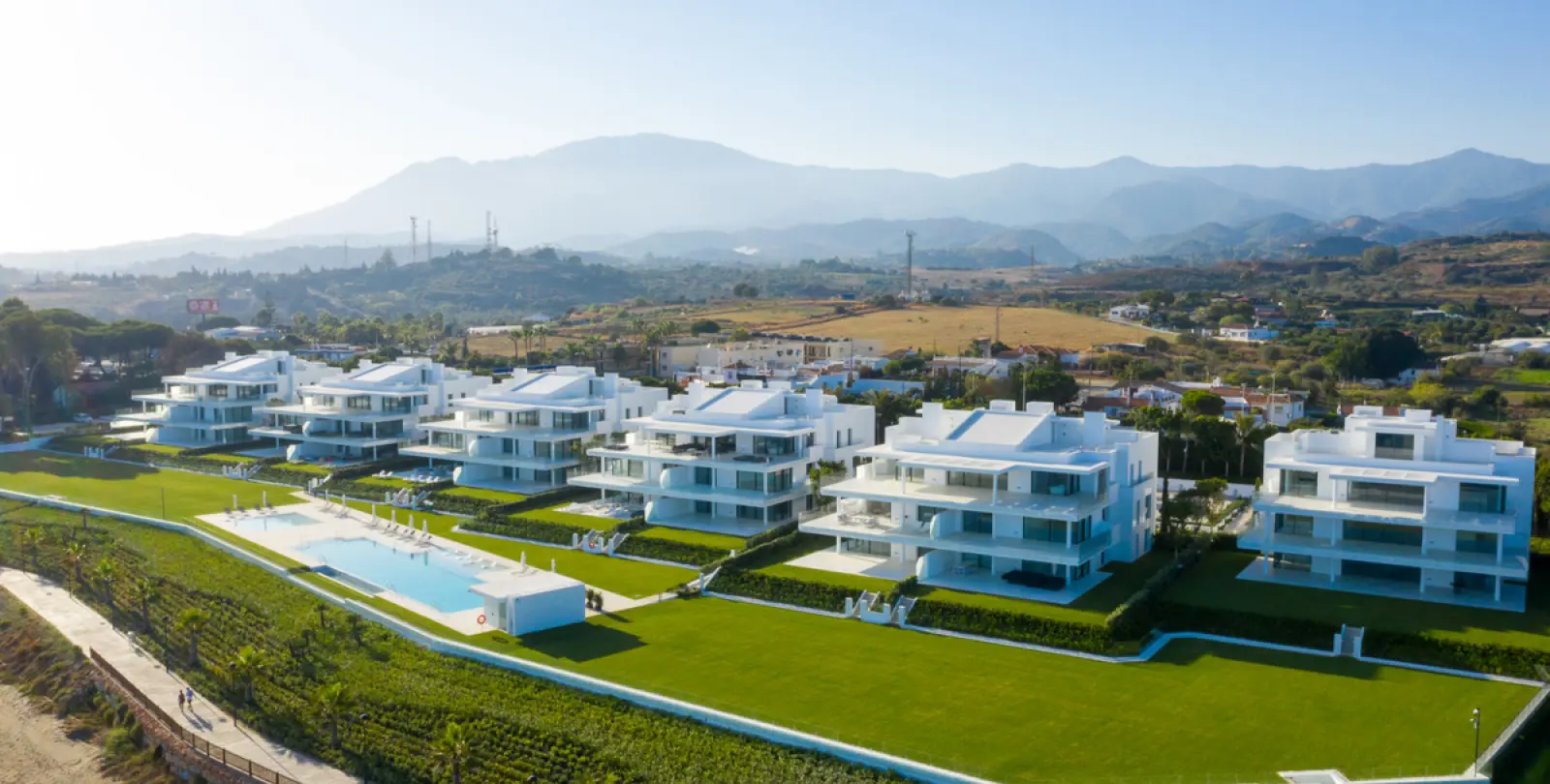 Short-term rent of middle floor apartment in Estepona 34