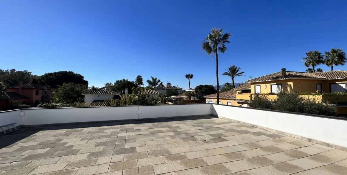 Long-term rent of detached villa in Marbella 26