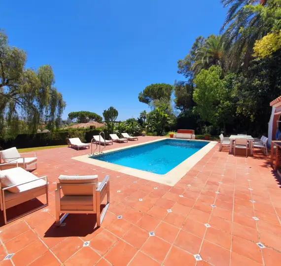 Long-term rent of detached villa in Nueva Andalucía