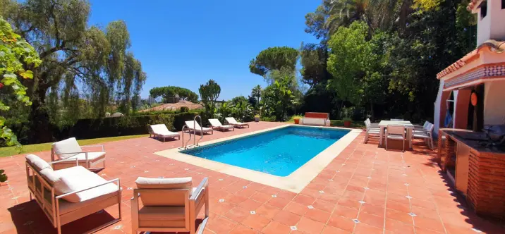 Long-term rent of detached villa in Nueva Andalucía 0