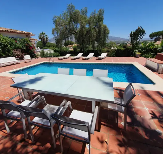 Long-term rent of detached villa in Nueva Andalucía