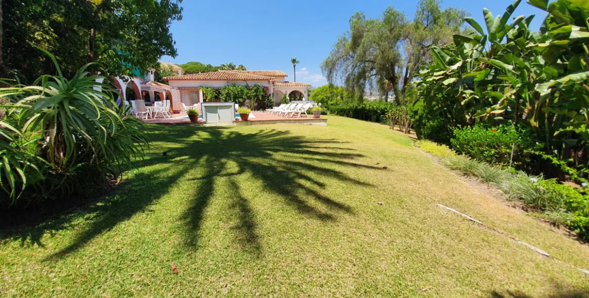 Long-term rent of detached villa in Nueva Andalucía 5
