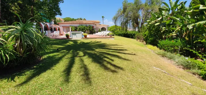 Long-term rent of detached villa in Nueva Andalucía 4