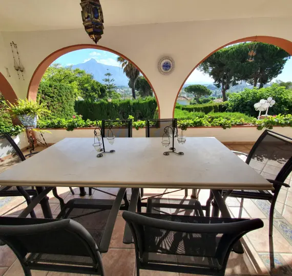 Long-term rent of detached villa in Nueva Andalucía