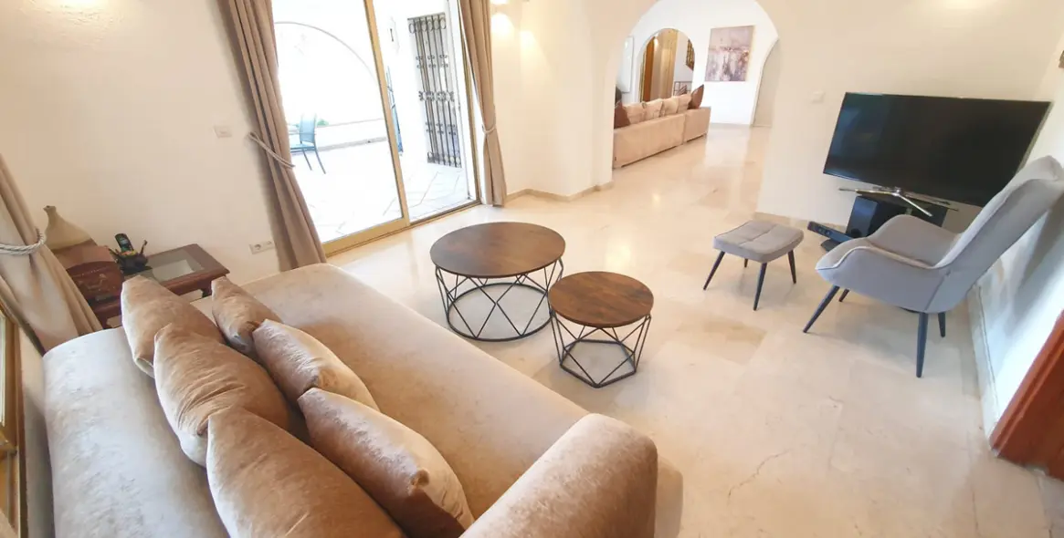 Long-term rent of detached villa in Nueva Andalucía 24