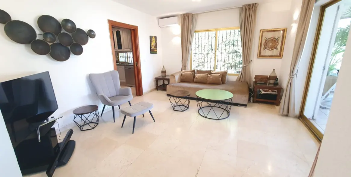 Long-term rent of detached villa in Nueva Andalucía 25