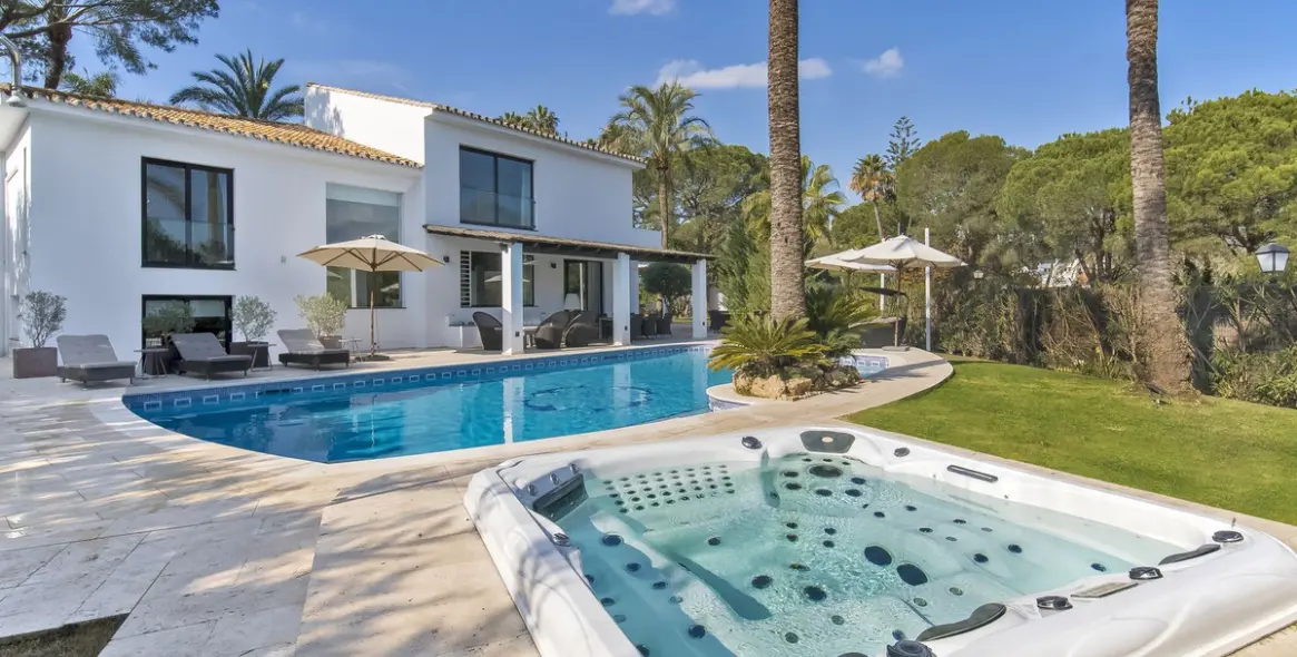 Short-term rent of detached villa in Nueva Andalucía 1
