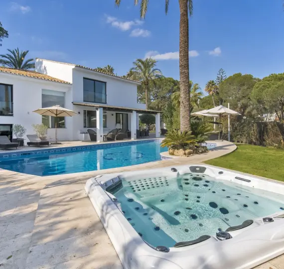 Краткосрочная аренда  отдельно стоящей виллы в Nueva Andalucía