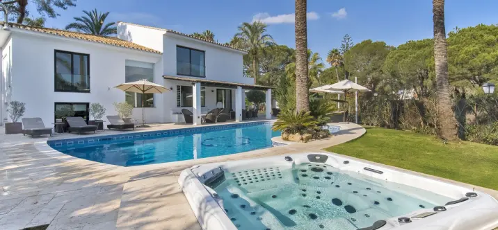 Краткосрочная аренда  отдельно стоящей виллы в Nueva Andalucía 0