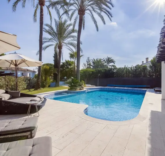 Краткосрочная аренда  отдельно стоящей виллы в Nueva Andalucía