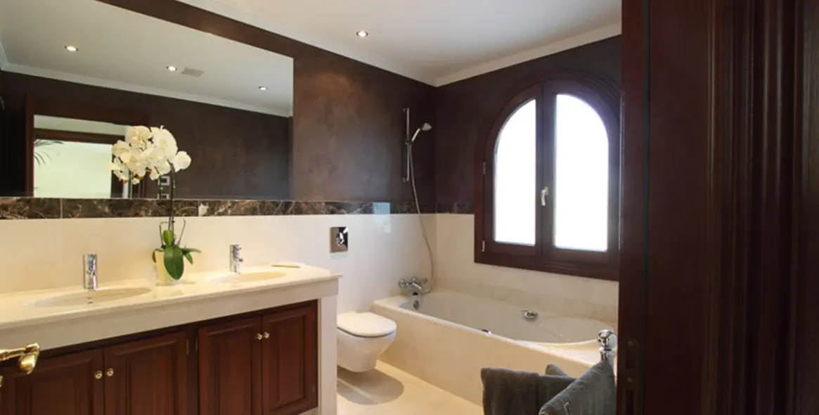 Long-term rent of detached villa in Los Flamingos 6