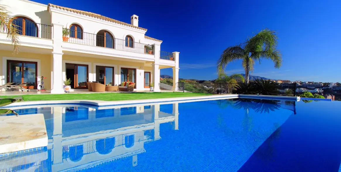 Long-term rent of detached villa in Los Flamingos 15