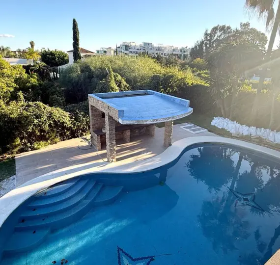 Long-term rent of detached villa in The Golden Mile