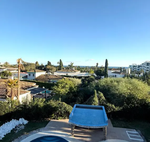 Long-term rent of detached villa in The Golden Mile