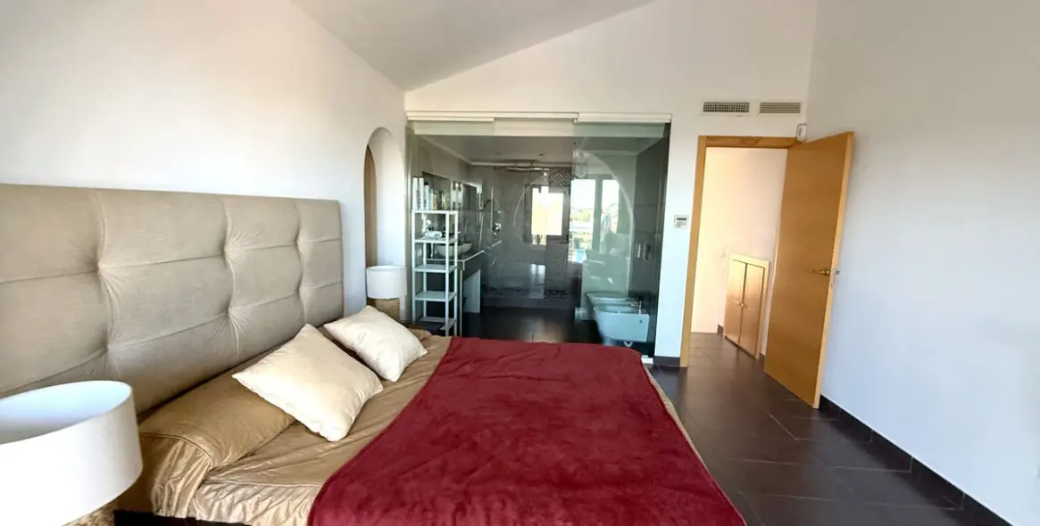 Long-term rent of detached villa in The Golden Mile 5