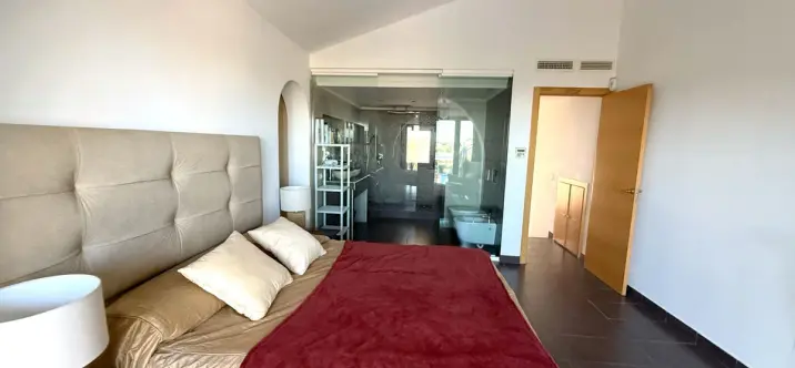 Long-term rent of detached villa in The Golden Mile 4