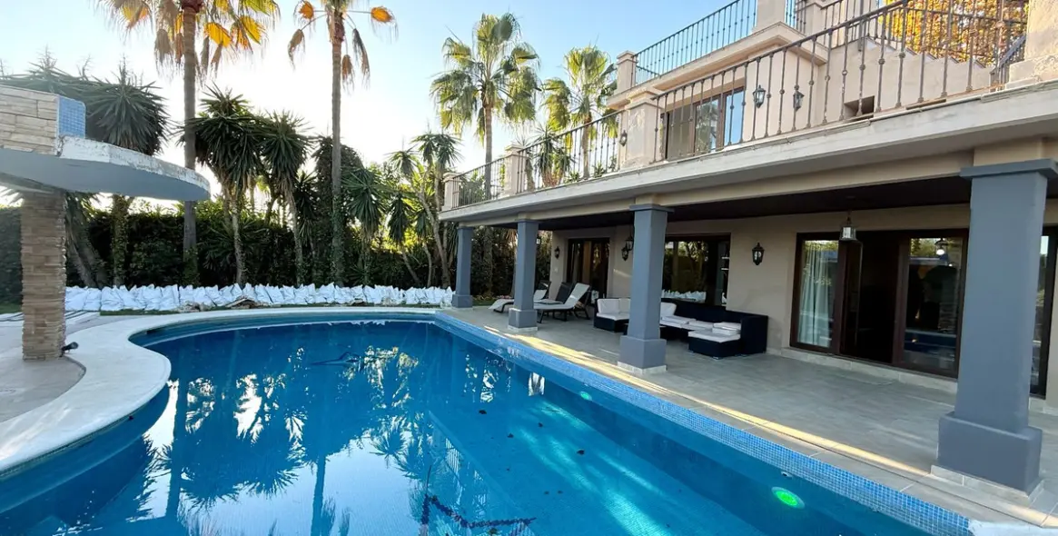 Long-term rent of detached villa in The Golden Mile 8