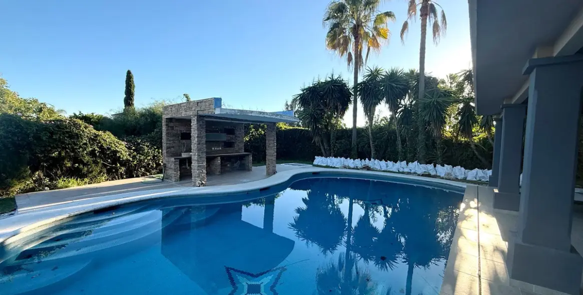 Long-term rent of detached villa in The Golden Mile 10