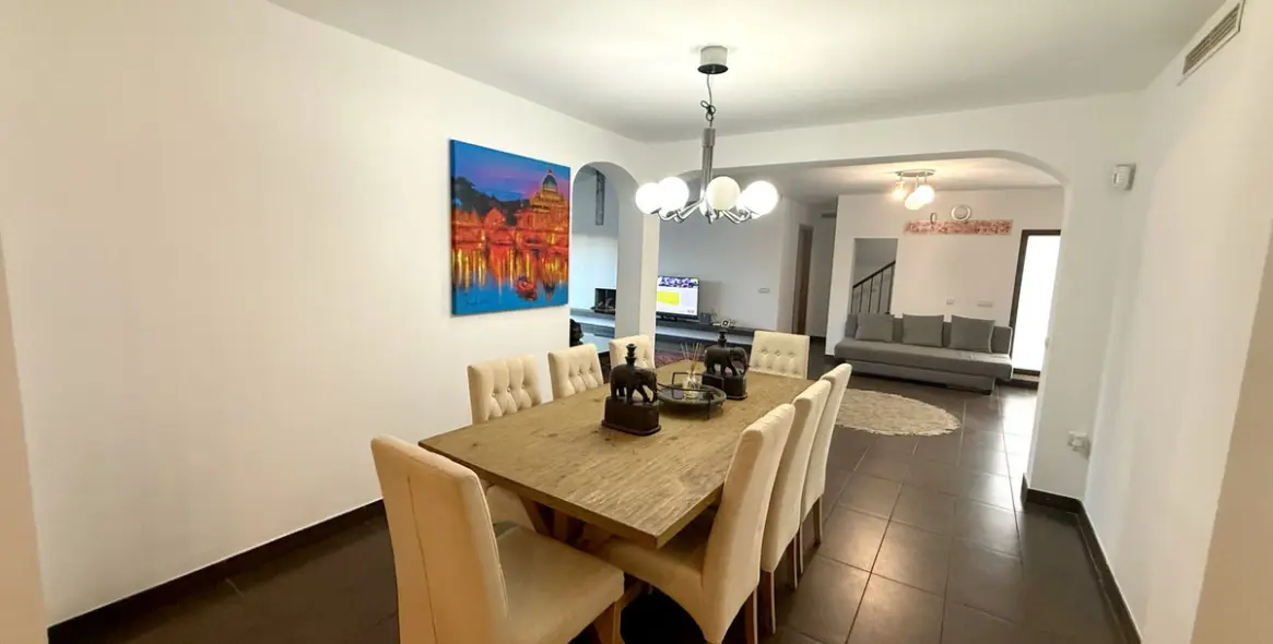 Long-term rent of detached villa in The Golden Mile 11