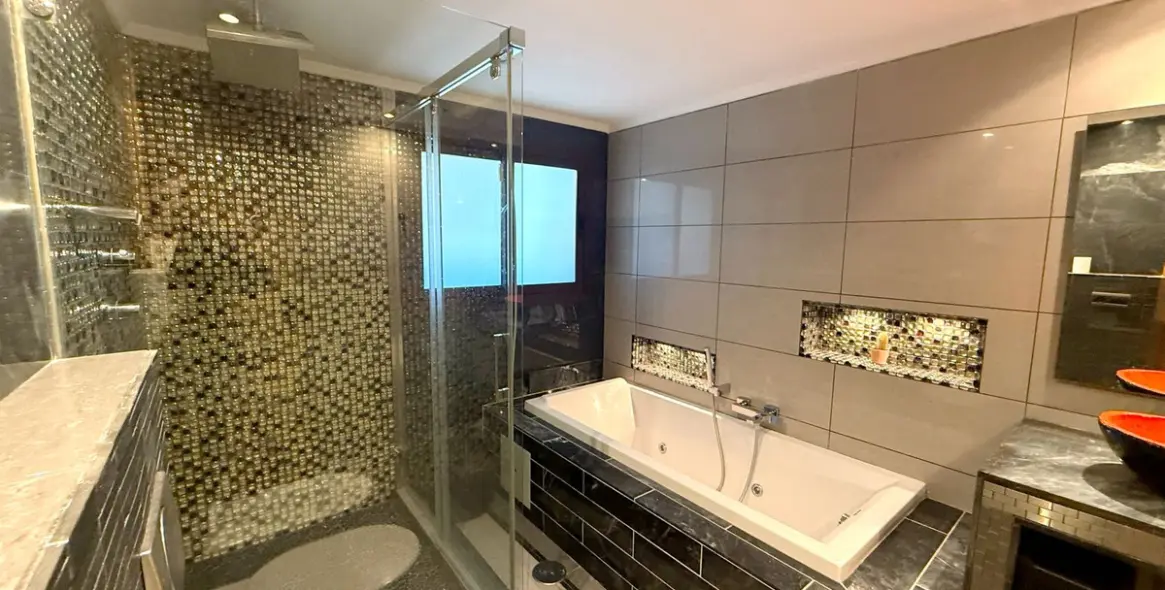 Long-term rent of detached villa in The Golden Mile 16