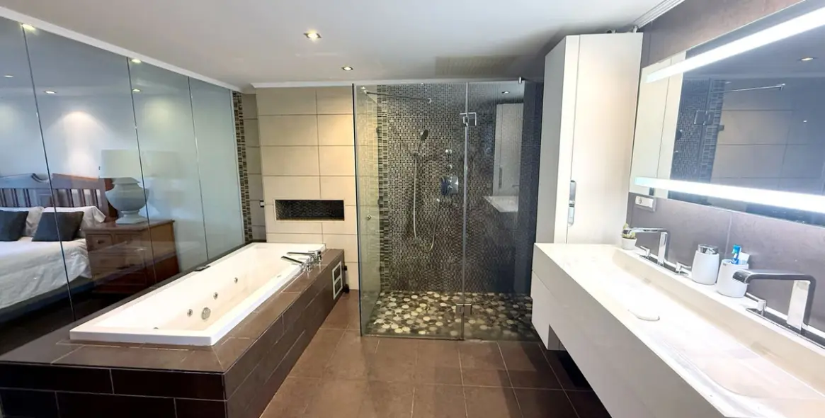 Long-term rent of detached villa in The Golden Mile 18