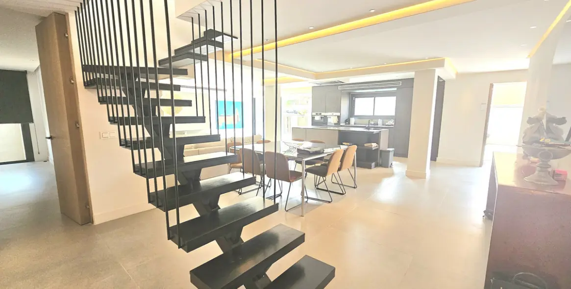 Long-term rent of detached villa in Costabella 3