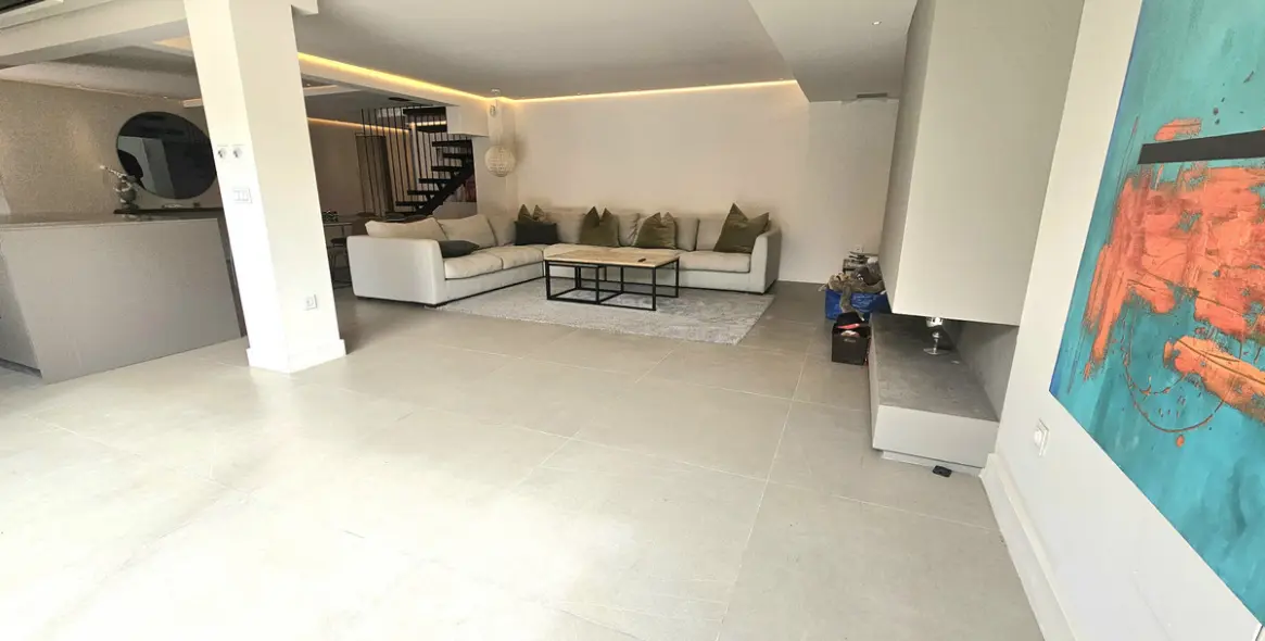 Long-term rent of detached villa in Costabella 5