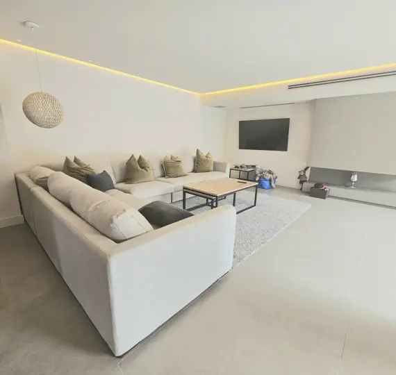 Long-term rent of detached villa in Costabella