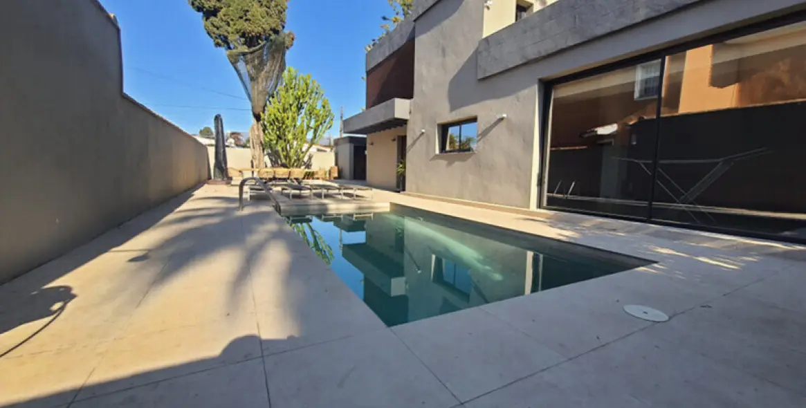 Long-term rent of detached villa in Costabella 10