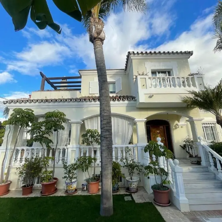 Краткосрочная аренда  отдельно стоящей виллы в Guadalmina Baja