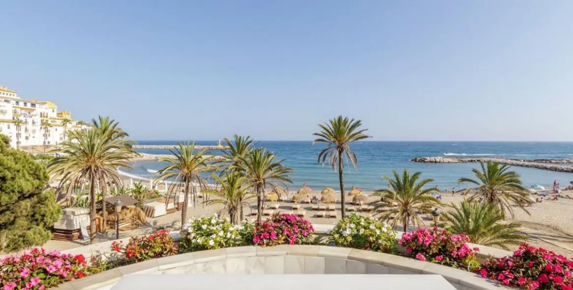 Долгосрочная аренда апартаментов на среднем этаже в Marbella (район Puerto Banús) 1