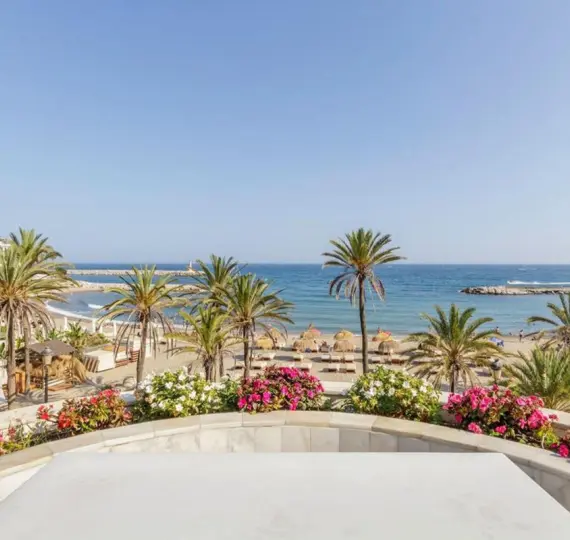 Апартаменты на среднем этаже R4415506