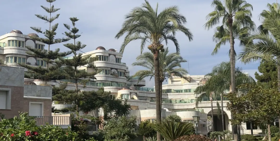 Долгосрочная аренда апартаментов на среднем этаже в Marbella (район Puerto Banús) 2