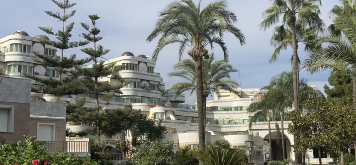 Апартаменты на среднем этаже R4415506 1