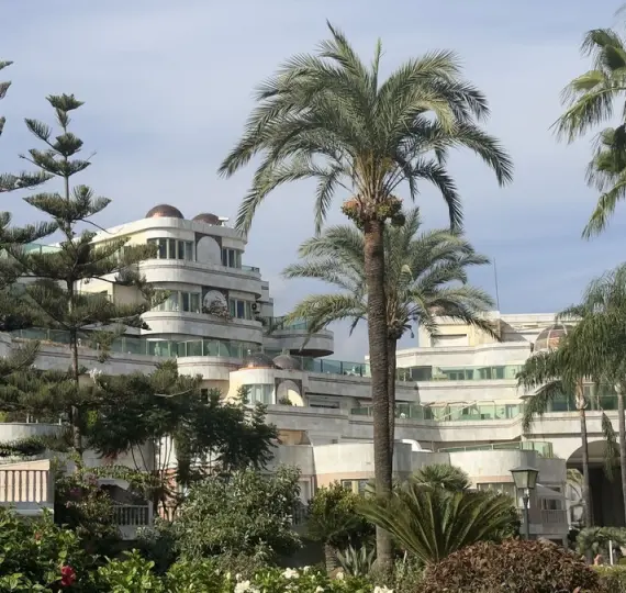 Апартаменты на среднем этаже R4415506